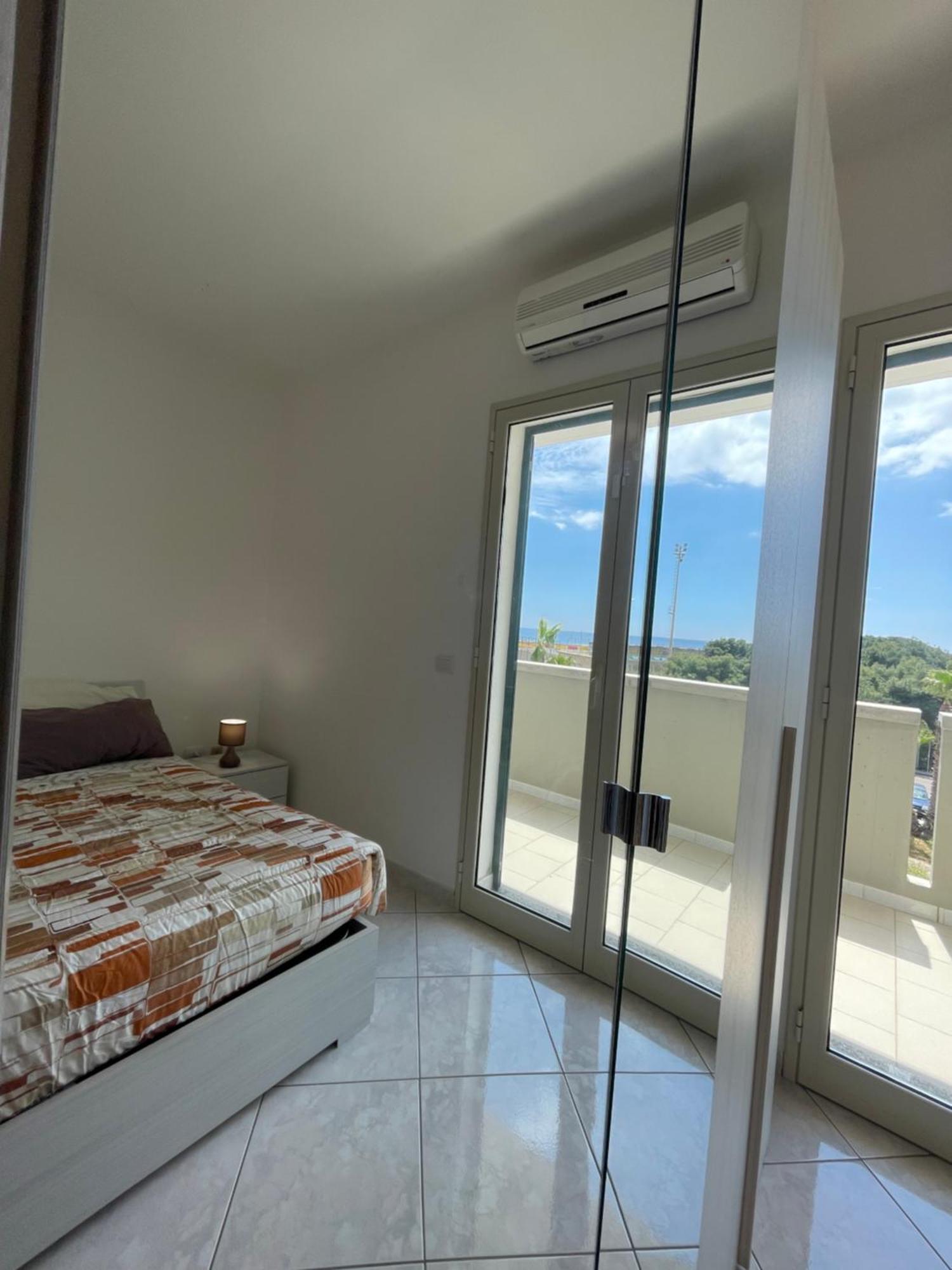 House Nereide, Lovely Apartment Sea View Gallipoli Exterior photo